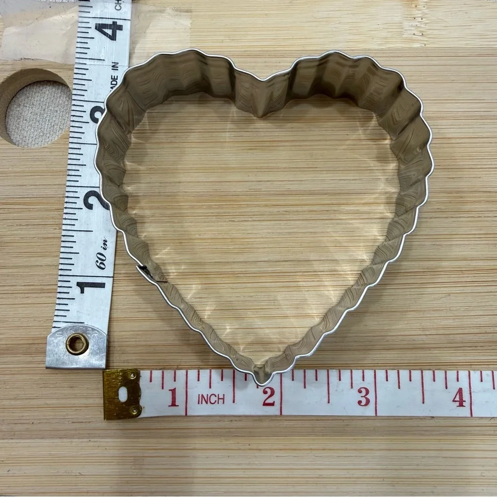 Valentine's Day Heart Cookie Cutter Set - 5 Piece Valentine Cookie Cutters - NWT
